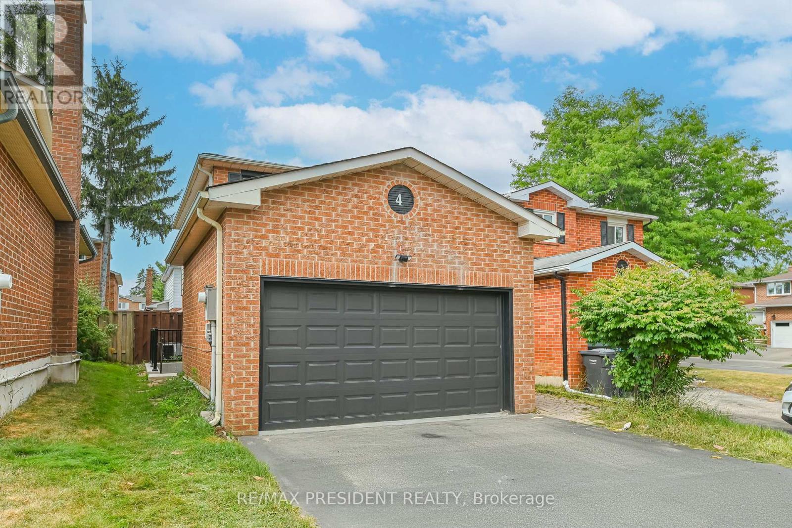 4 Lawnview Court, Brampton (Heart Lake West), Ontario  L7G 1T4 - Photo 2 - W13006678