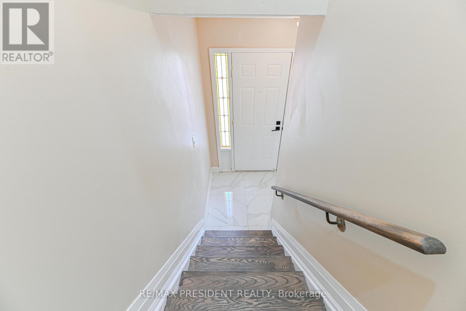 4 Lawnview Court, Brampton (Heart Lake West), Ontario  L7G 1T4 - Photo 22 - W13006678