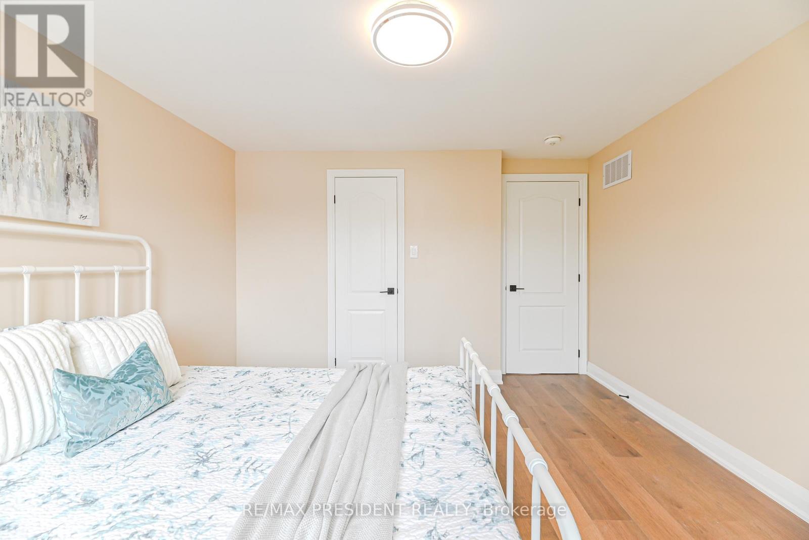 4 Lawnview Court, Brampton (Heart Lake West), Ontario  L7G 1T4 - Photo 29 - W13006678