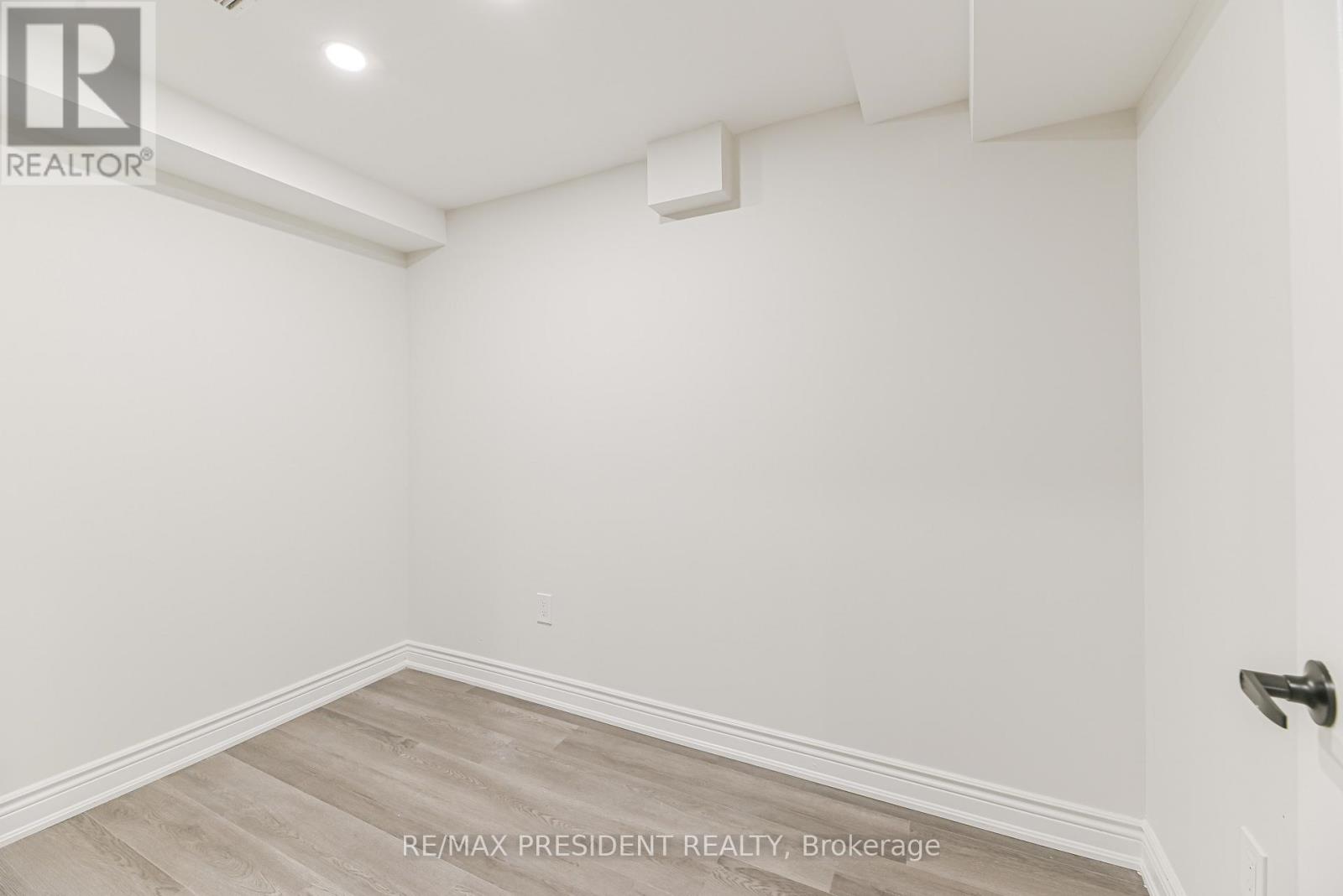 4 Lawnview Court, Brampton (Heart Lake West), Ontario  L7G 1T4 - Photo 38 - W13006678