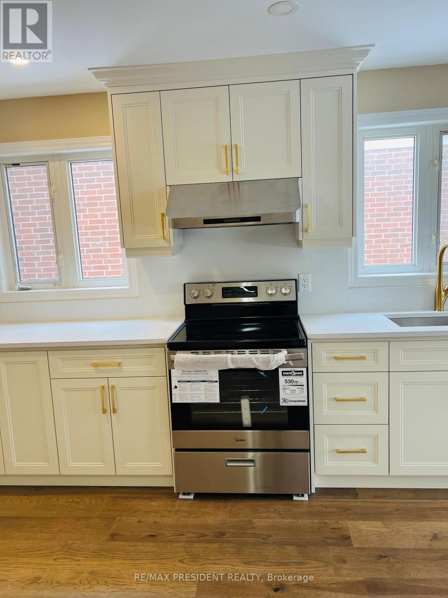 4 Lawnview Court, Brampton (Heart Lake West), Ontario  L7G 1T4 - Photo 8 - W13006678