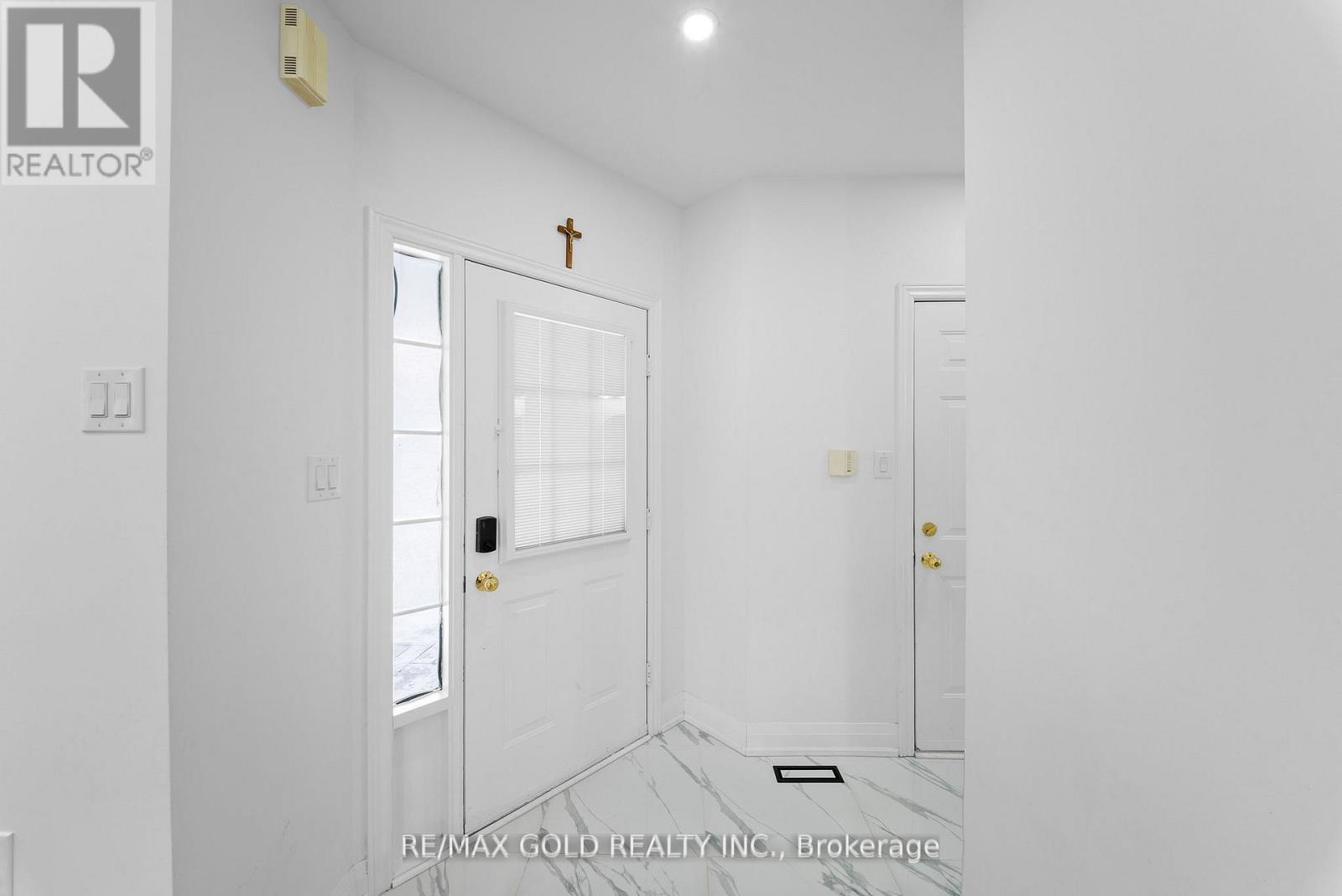 18 Russell Street, Halton Hills (Georgetown), Ontario  L7G 5Y7 - Photo 7 - W13006792