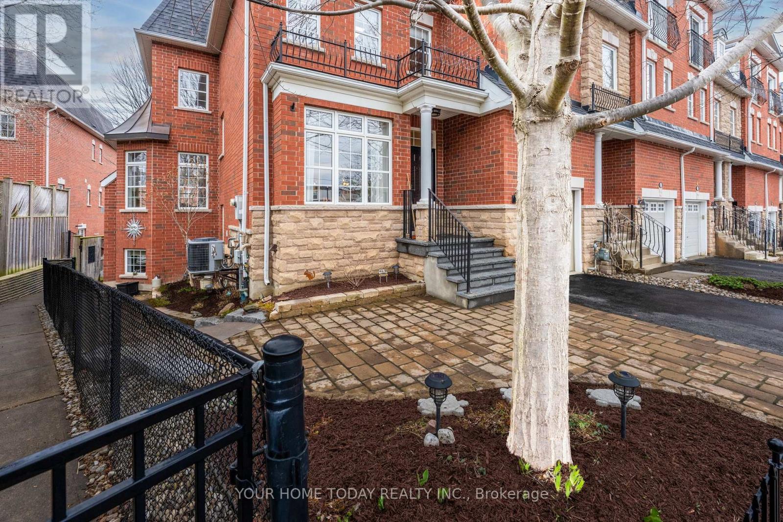 24 Wesleyan Street, Halton Hills (Georgetown), Ontario  L7G 2E1 - Photo 3 - W13007770