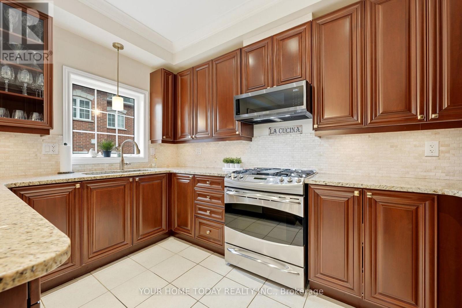 24 Wesleyan Street, Halton Hills (Georgetown), Ontario  L7G 2E1 - Photo 8 - W13007770