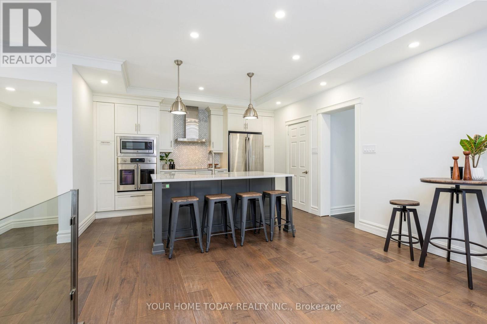 15 Queen Street, Halton Hills (Georgetown), Ontario  L7G 2E3 - Photo 10 - W13008256