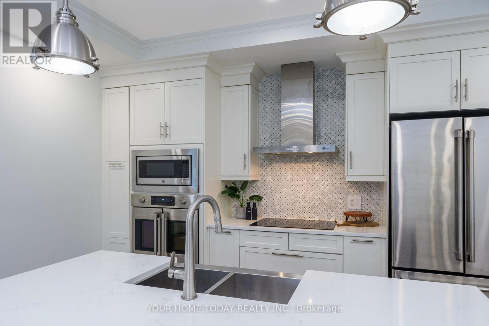 15 Queen Street, Halton Hills (Georgetown), Ontario  L7G 2E3 - Photo 14 - W13008256