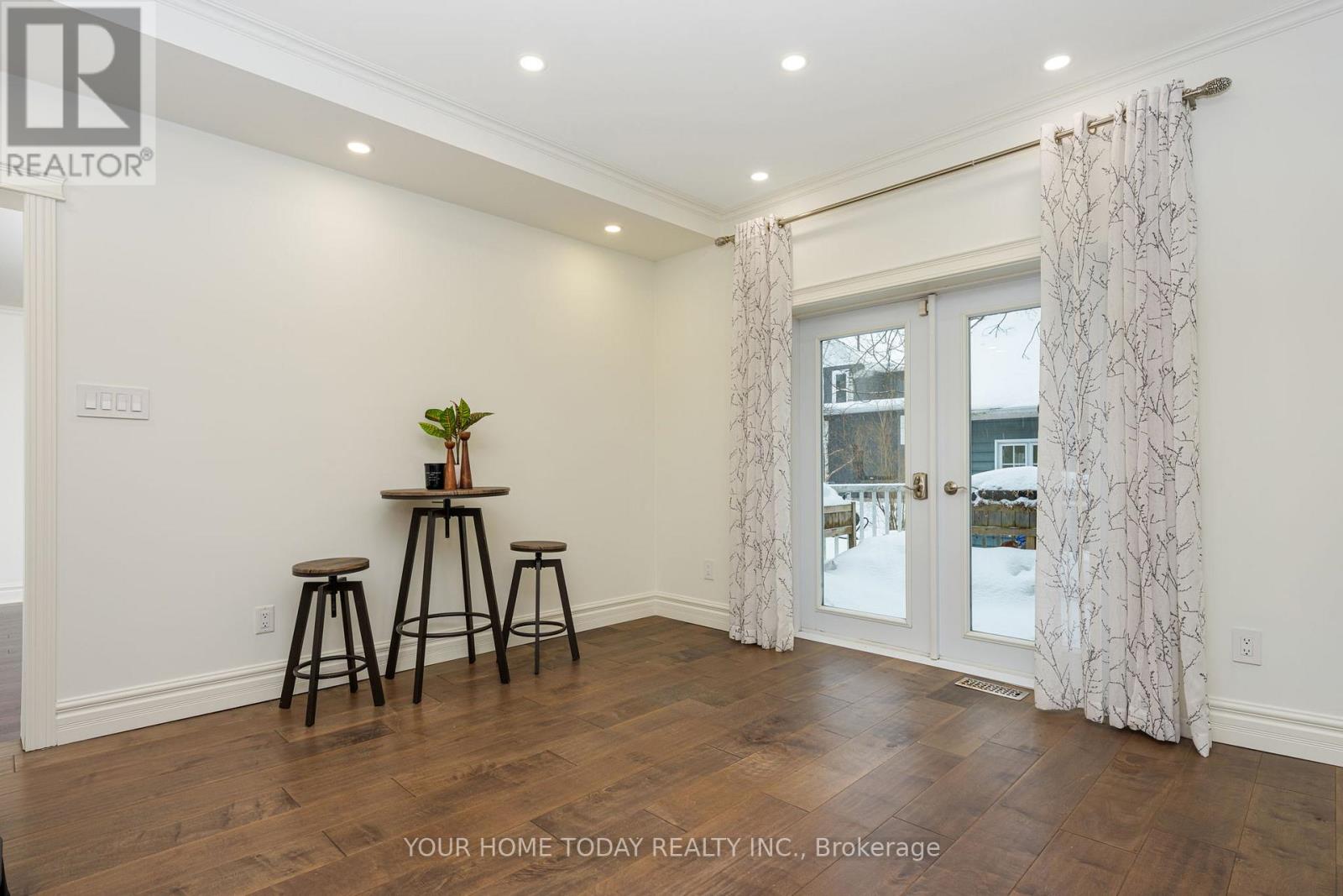 15 Queen Street, Halton Hills (Georgetown), Ontario  L7G 2E3 - Photo 15 - W13008256