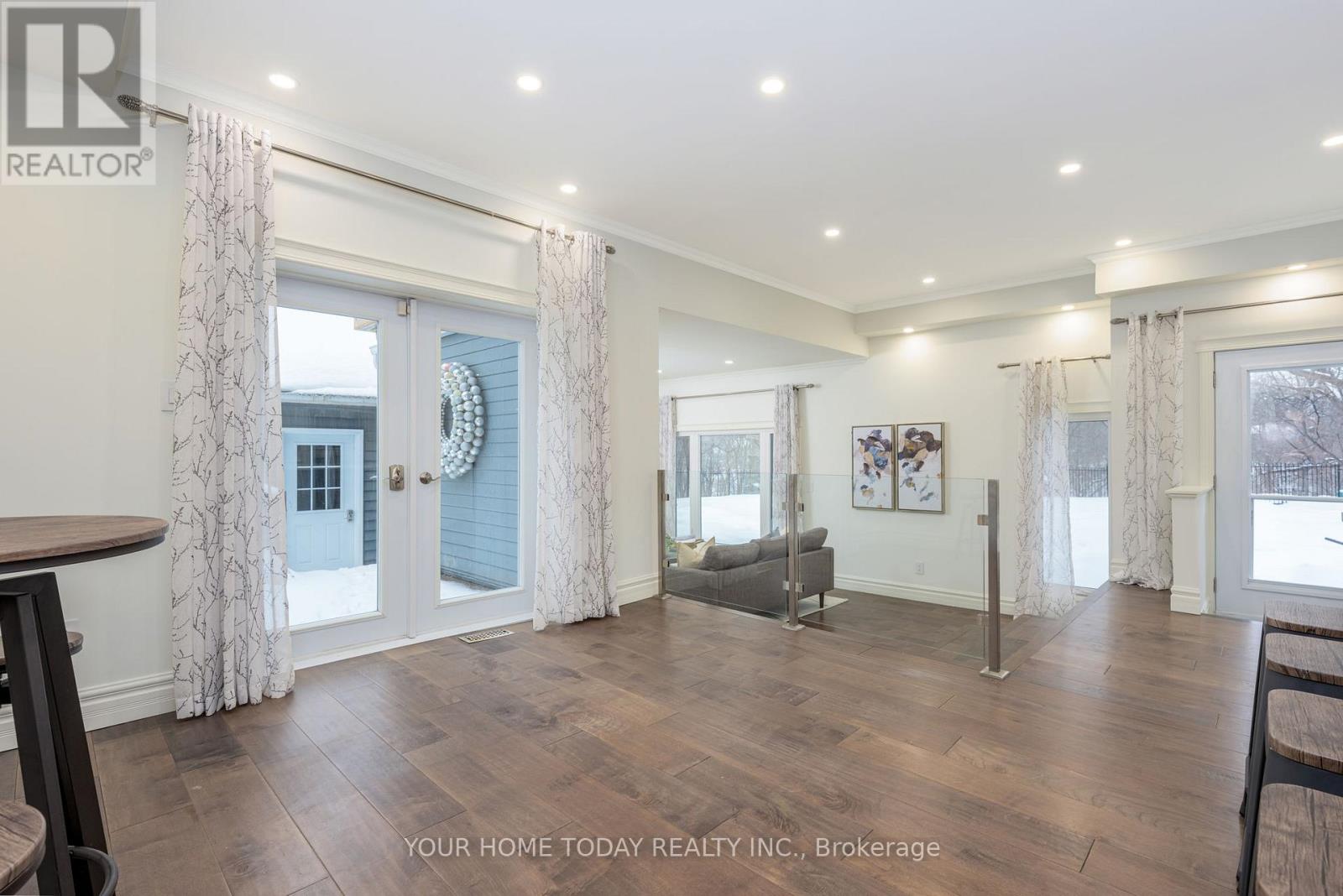 15 Queen Street, Halton Hills (Georgetown), Ontario  L7G 2E3 - Photo 16 - W13008256