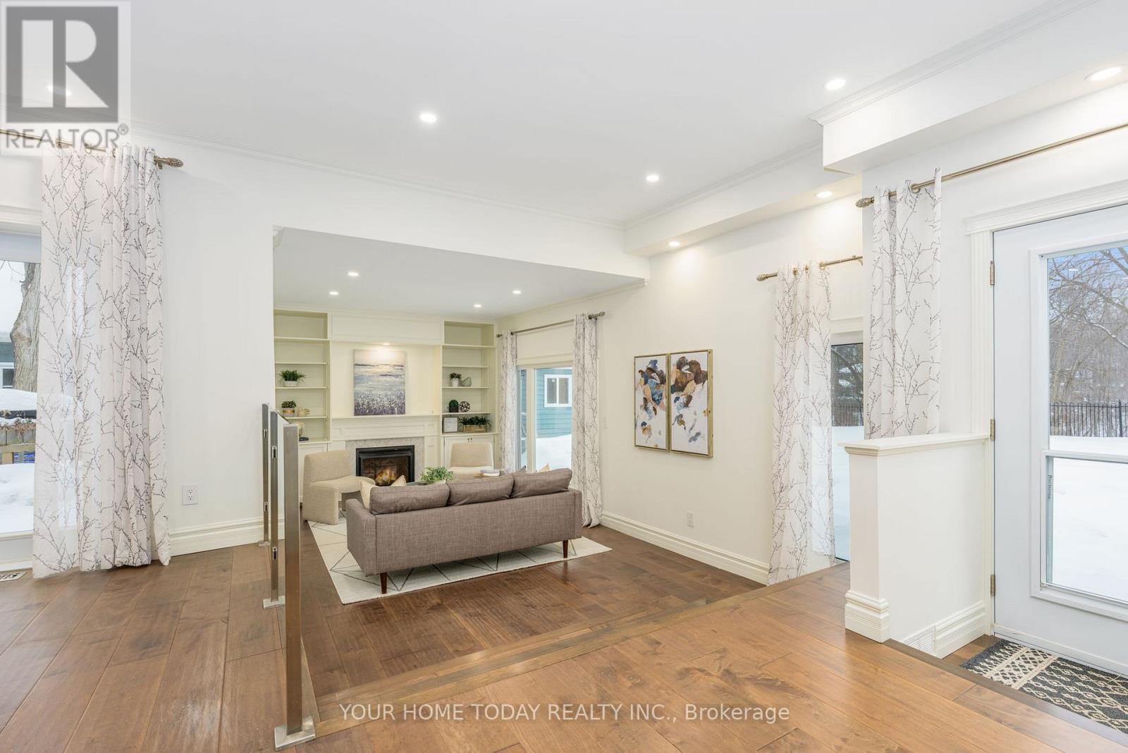 15 Queen Street, Halton Hills (Georgetown), Ontario  L7G 2E3 - Photo 17 - W13008256