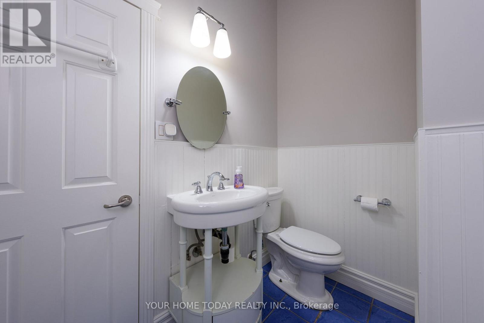 15 Queen Street, Halton Hills (Georgetown), Ontario  L7G 2E3 - Photo 32 - W13008256