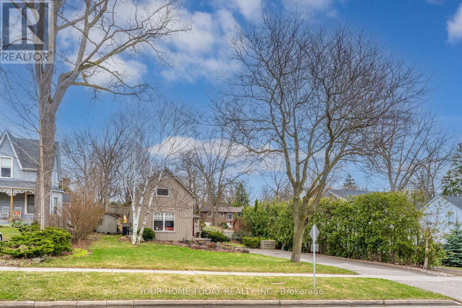 36 Queen Street, Halton Hills (Georgetown), Ontario  L7G 2E6 - Photo 3 - W13008614