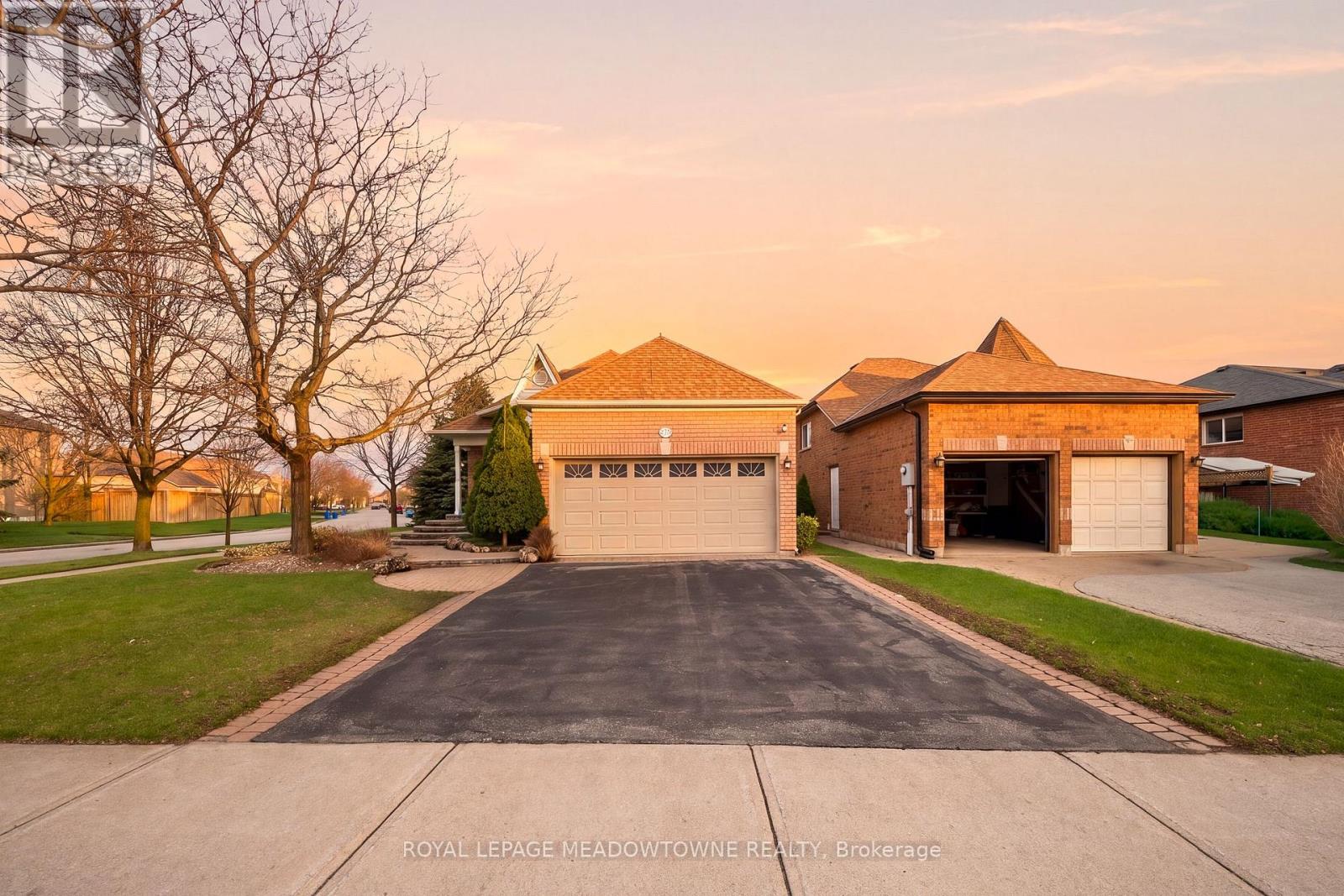 20 Huffmann Drive, Halton Hills (Georgetown), Ontario  L7G 5W4 - Photo 2 - W13011482