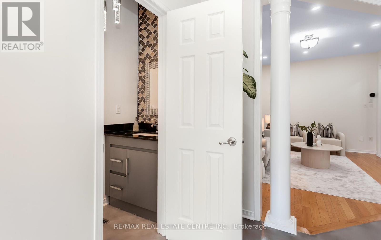 157 Niagara Trail, Halton Hills (Georgetown), Ontario  L7G 0H4 - Photo 5 - W13011486