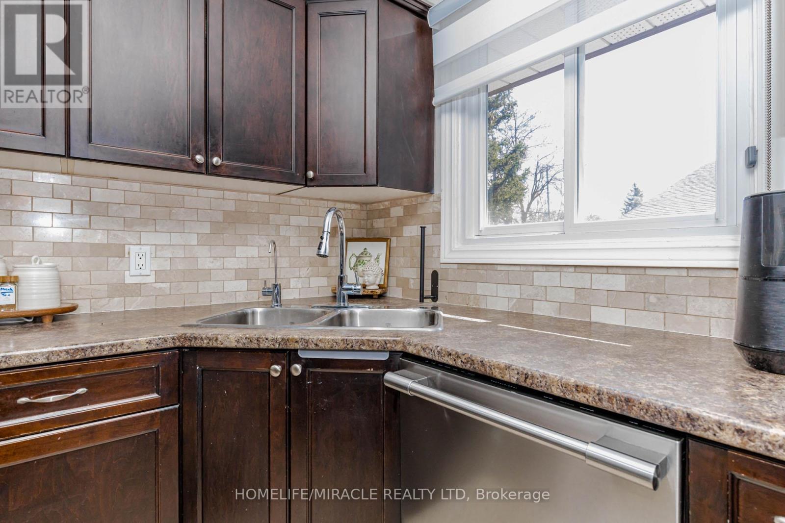 403 Delrex Boulevard, Halton Hills (Georgetown), Ontario  L7G 4H8 - Photo 15 - W13020282