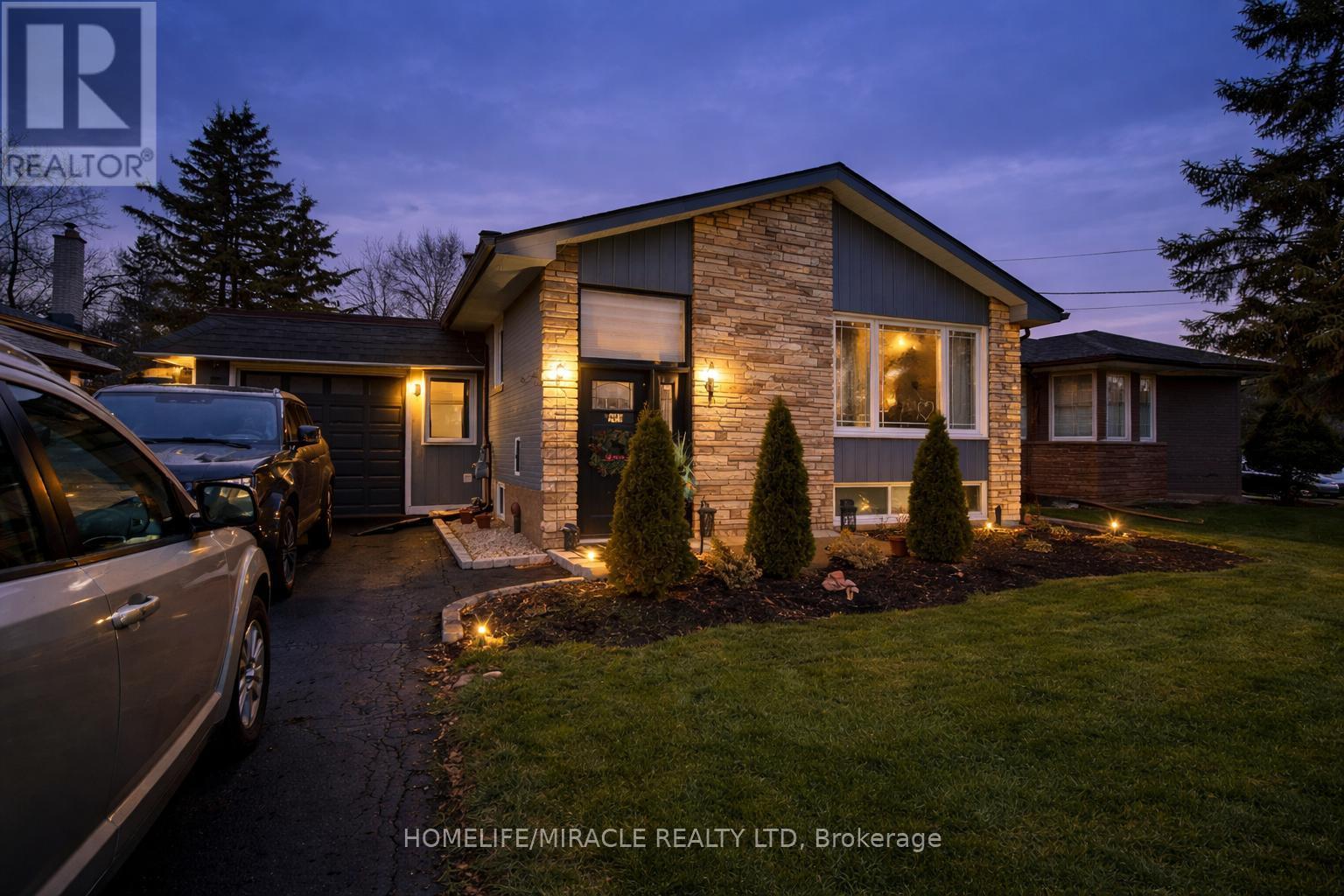 403 Delrex Boulevard, Halton Hills (Georgetown), Ontario  L7G 4H8 - Photo 2 - W13020282