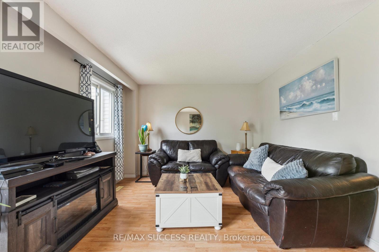 82 Lynden Circle, Halton Hills (Georgetown), Ontario  L7G 4Y8 - Photo 3 - W13021240