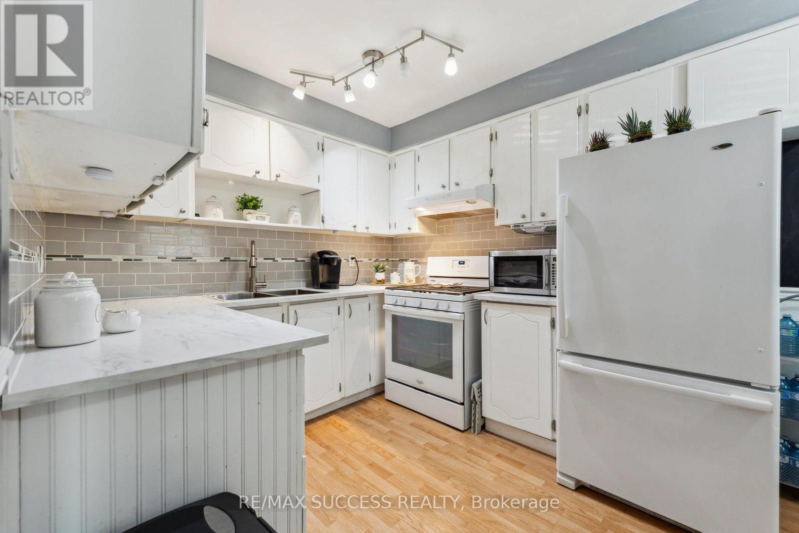 82 Lynden Circle, Halton Hills (Georgetown), Ontario  L7G 4Y8 - Photo 8 - W13021240