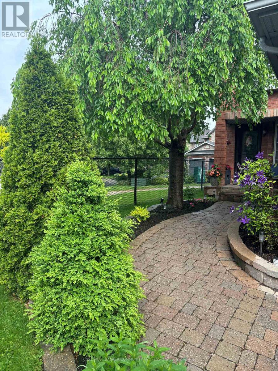 32 Mcclure Court, Halton Hills (Georgetown), Ontario  L7G 5X6 - Photo 8 - W13022146