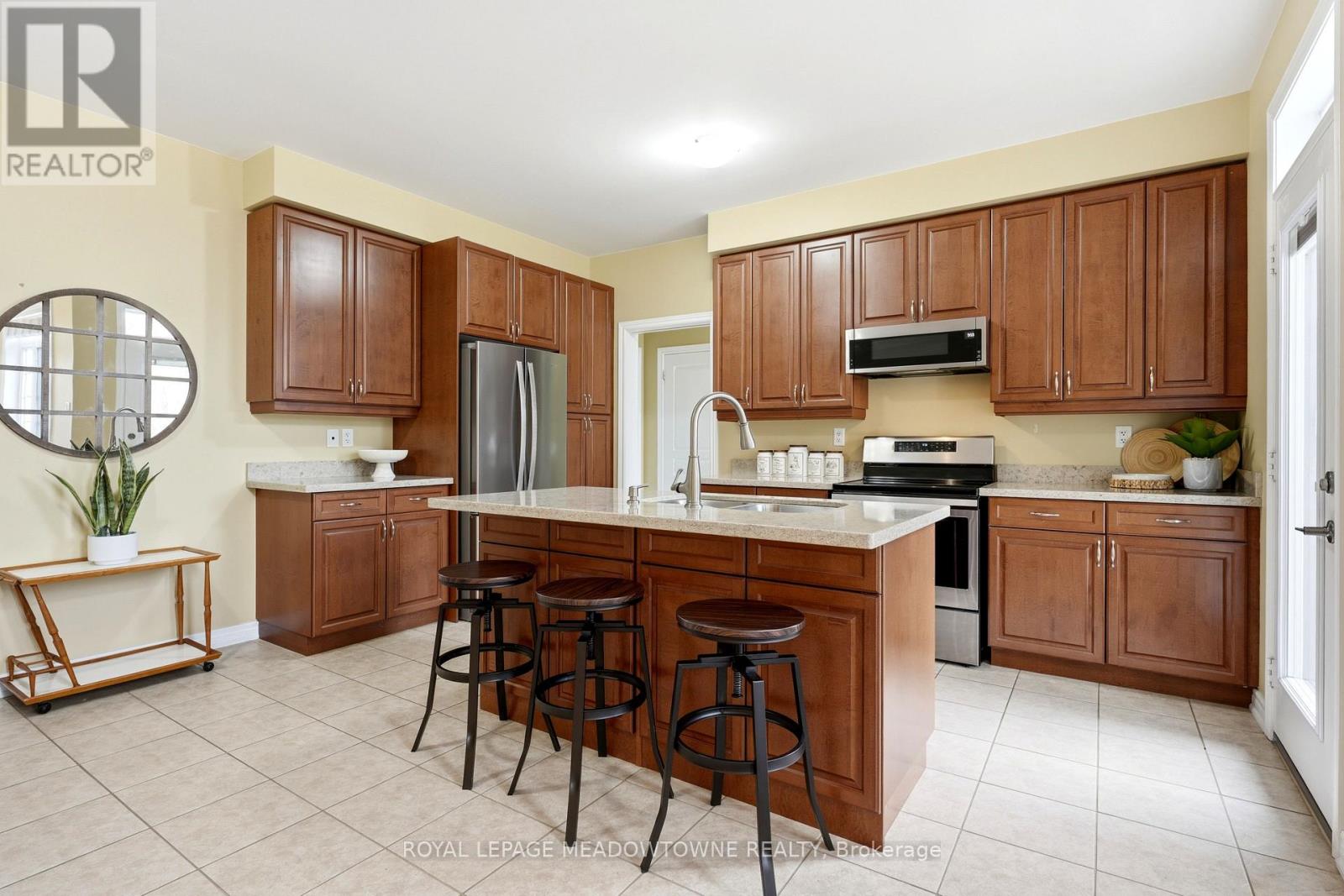 26 Garrison Square, Halton Hills (Georgetown), Ontario  L7G 0B9 - Photo 14 - W13024206