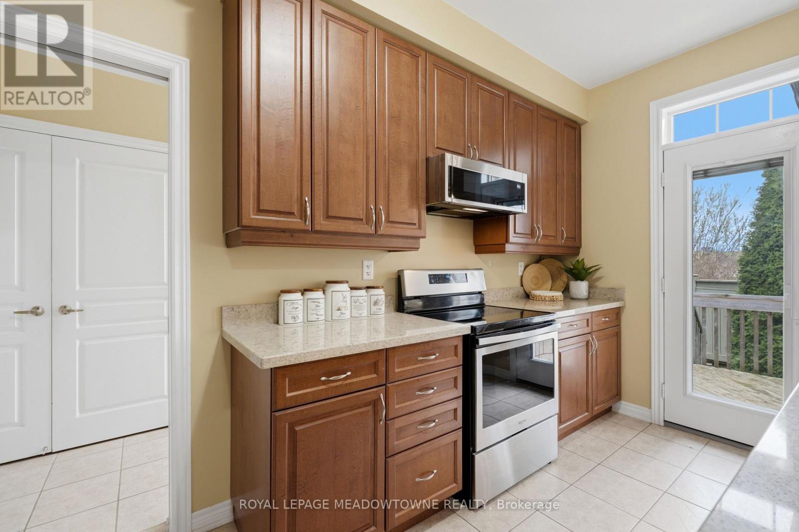 26 Garrison Square, Halton Hills (Georgetown), Ontario  L7G 0B9 - Photo 17 - W13024206