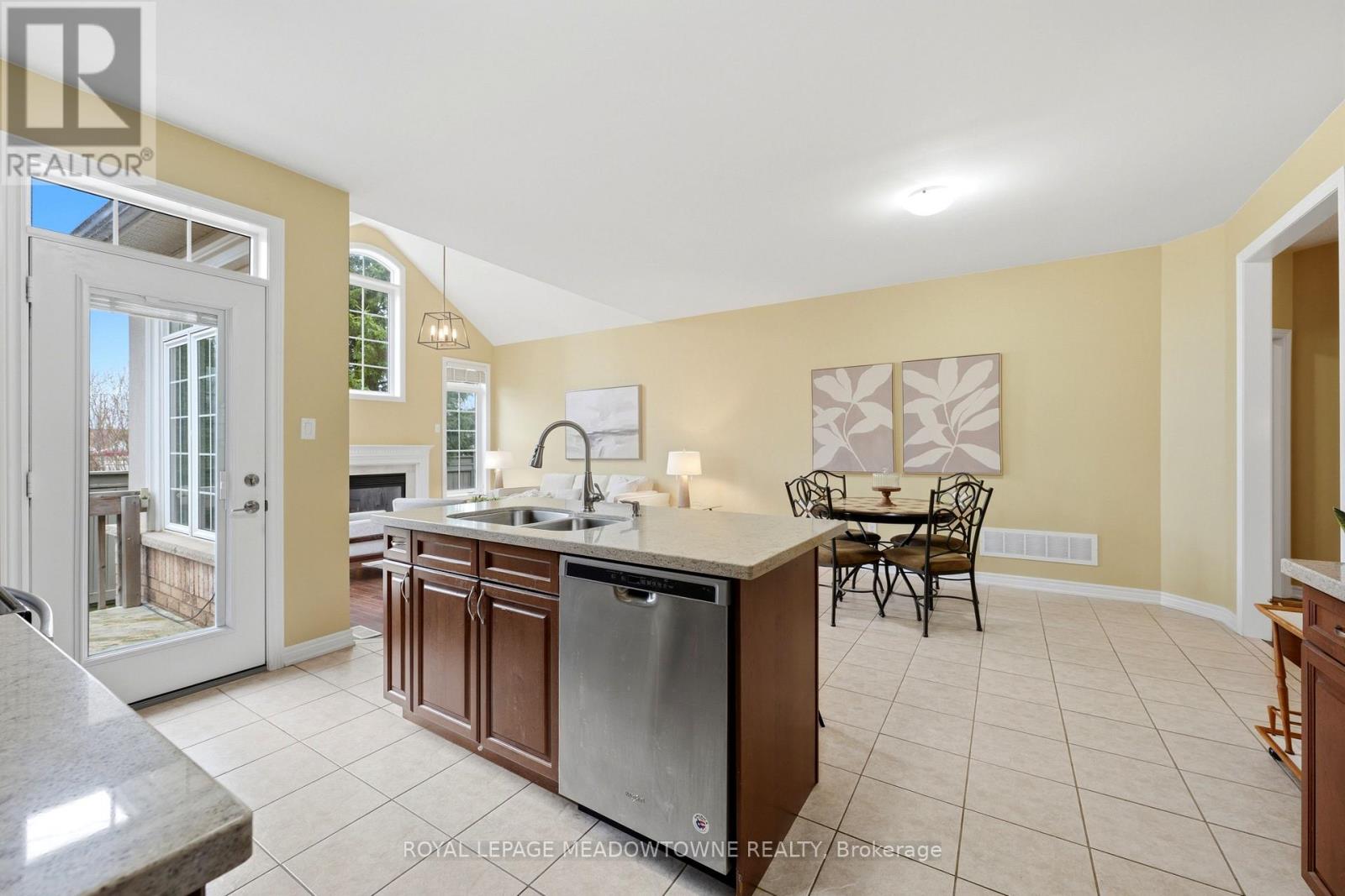 26 Garrison Square, Halton Hills (Georgetown), Ontario  L7G 0B9 - Photo 18 - W13024206