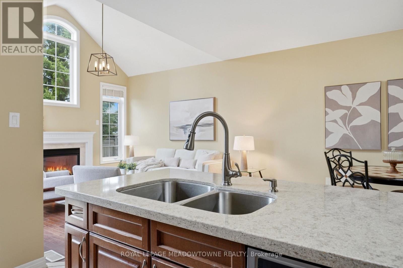 26 Garrison Square, Halton Hills (Georgetown), Ontario  L7G 0B9 - Photo 19 - W13024206