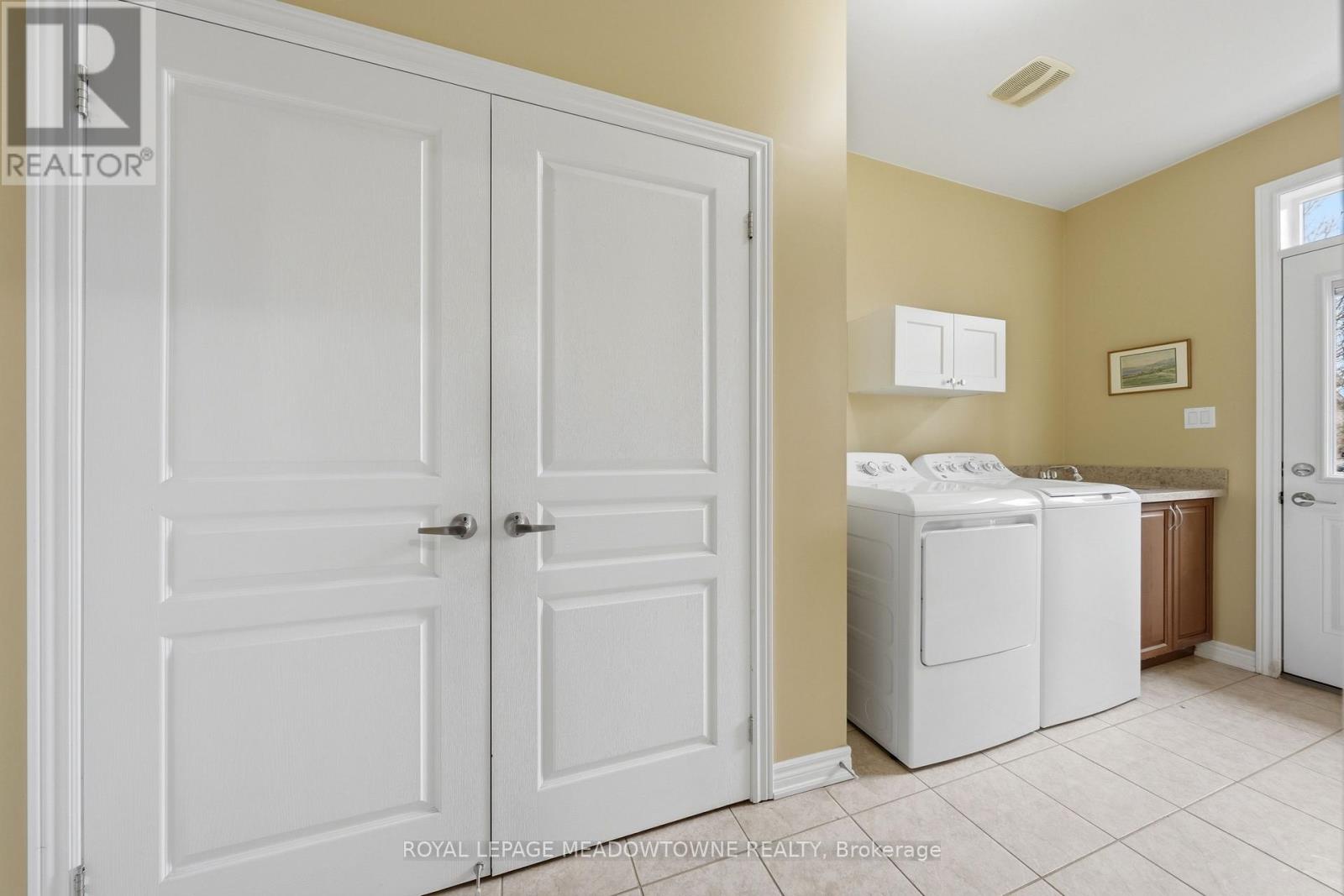 26 Garrison Square, Halton Hills (Georgetown), Ontario  L7G 0B9 - Photo 24 - W13024206