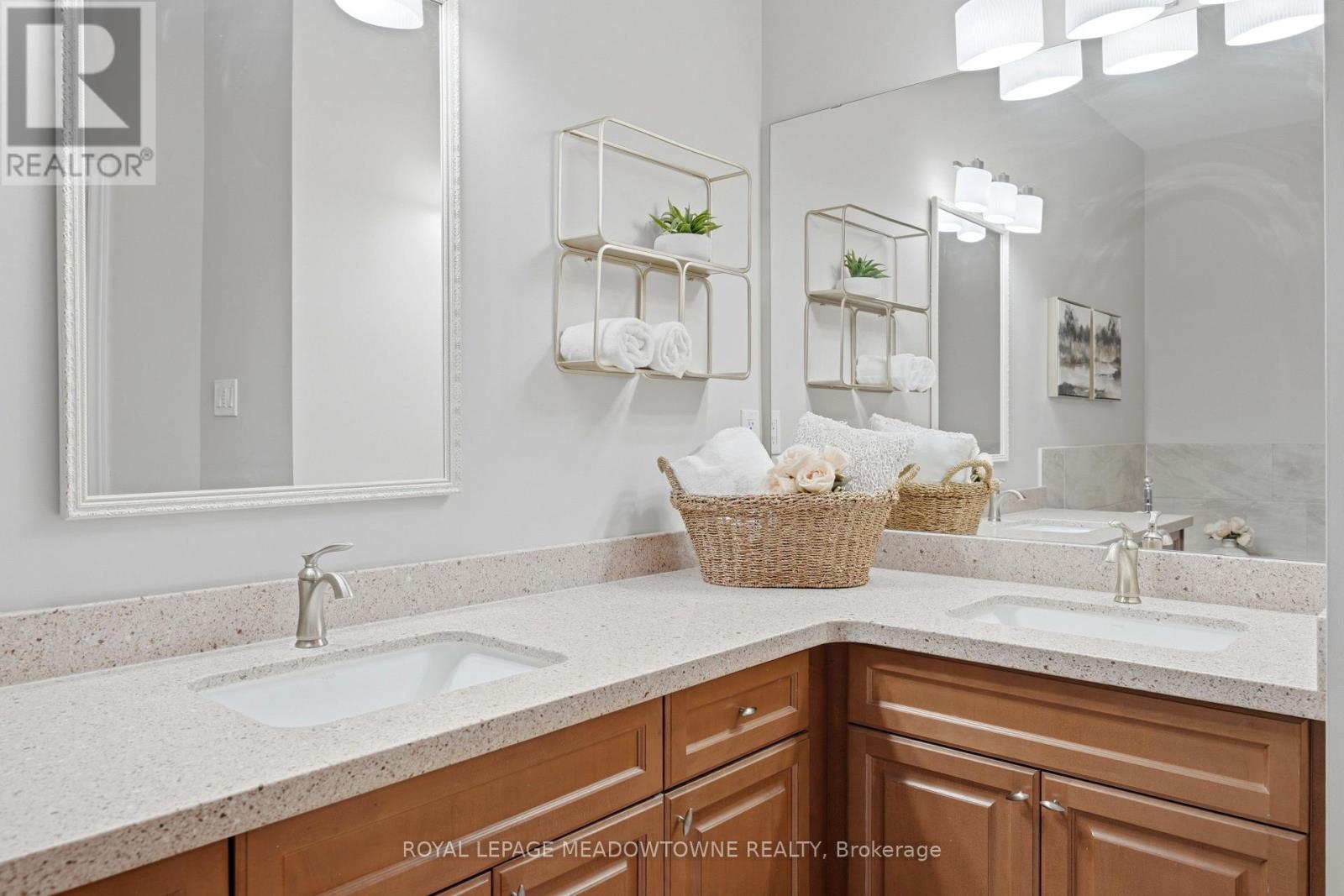 26 Garrison Square, Halton Hills (Georgetown), Ontario  L7G 0B9 - Photo 33 - W13024206