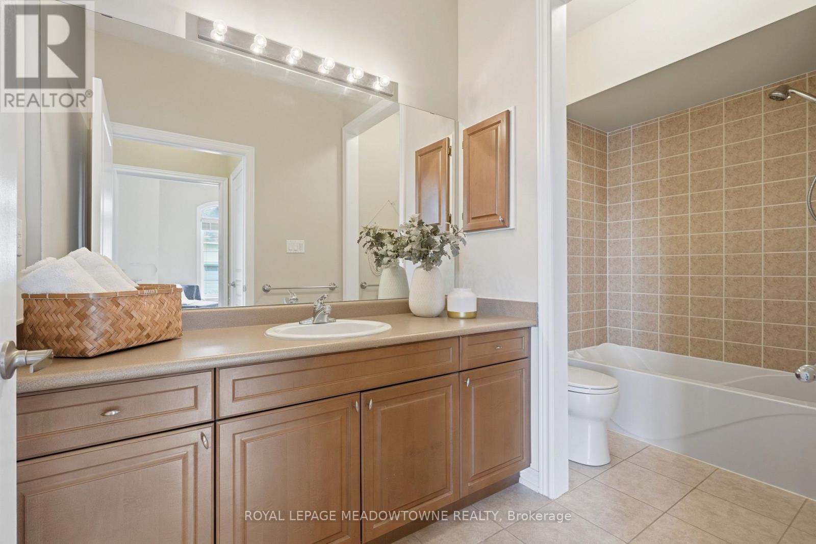 26 Garrison Square, Halton Hills (Georgetown), Ontario  L7G 0B9 - Photo 37 - W13024206