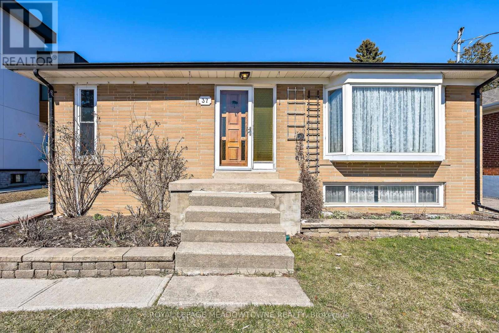 37 Prince Charles Drive, Halton Hills (Georgetown), Ontario  L7G 3T9 - Photo 3 - W13027682