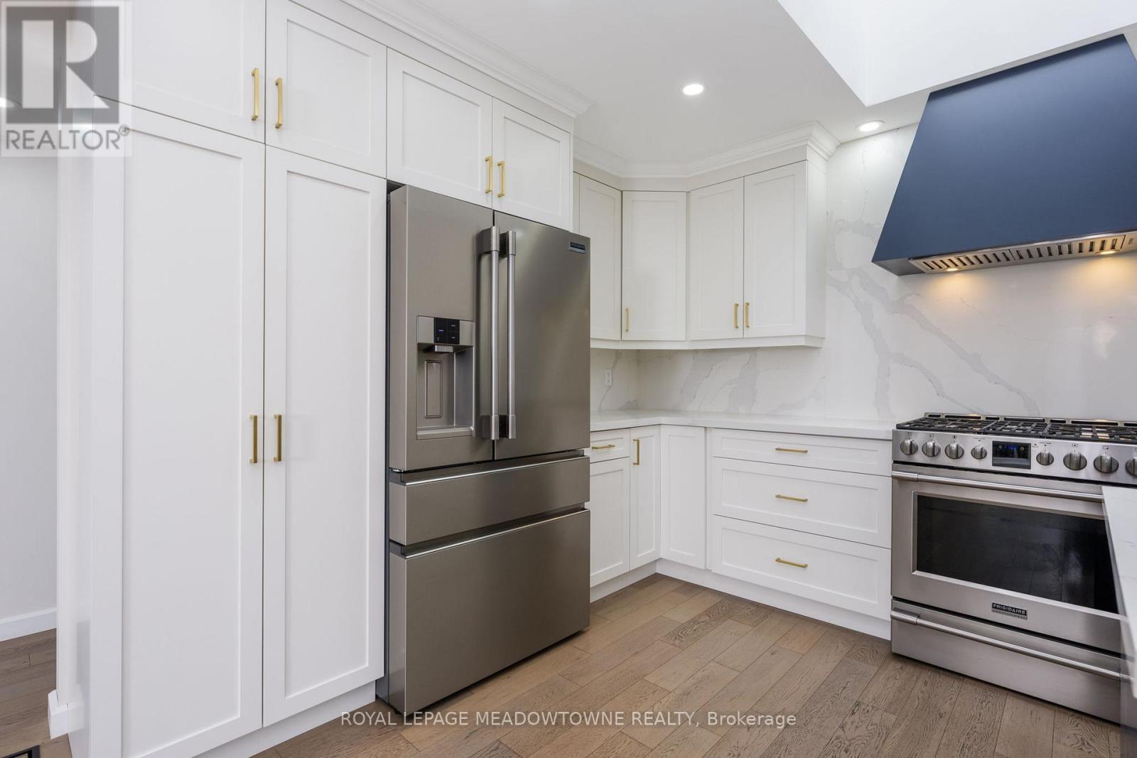 4 Chipper Court, Halton Hills (Georgetown), Ontario  L7G 1L3 - Photo 10 - W13028532