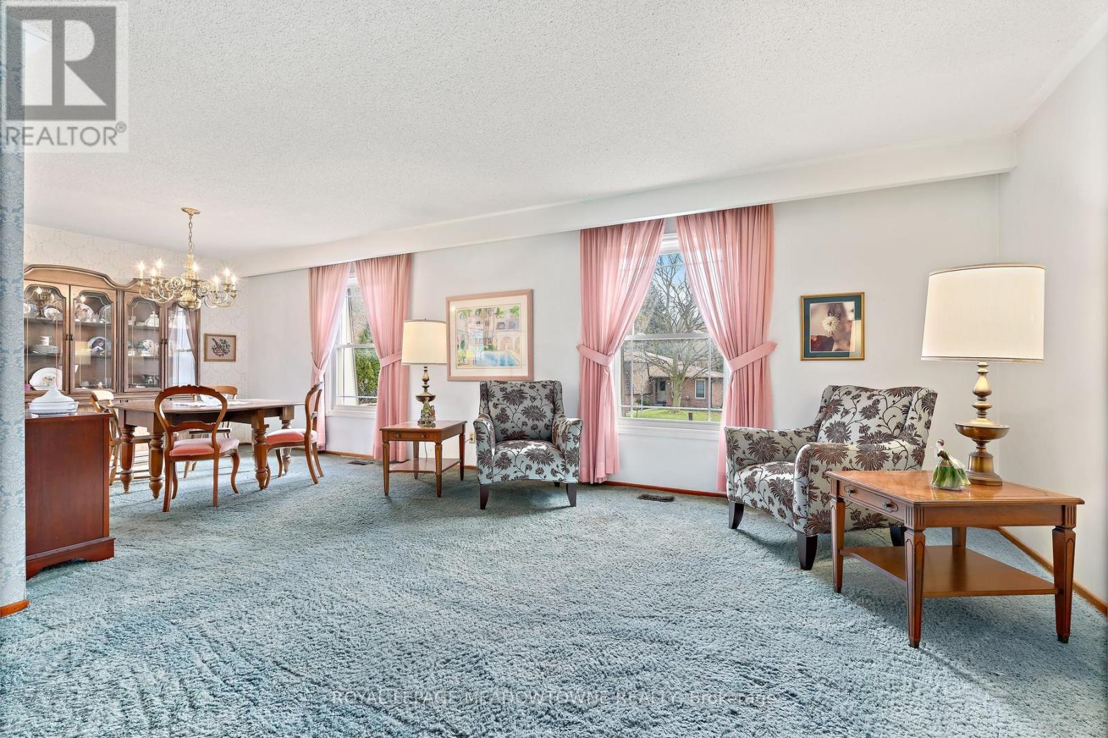 82 Mary Street, Halton Hills (Georgetown), Ontario  L7G 4V6 - Photo 12 - W13029446