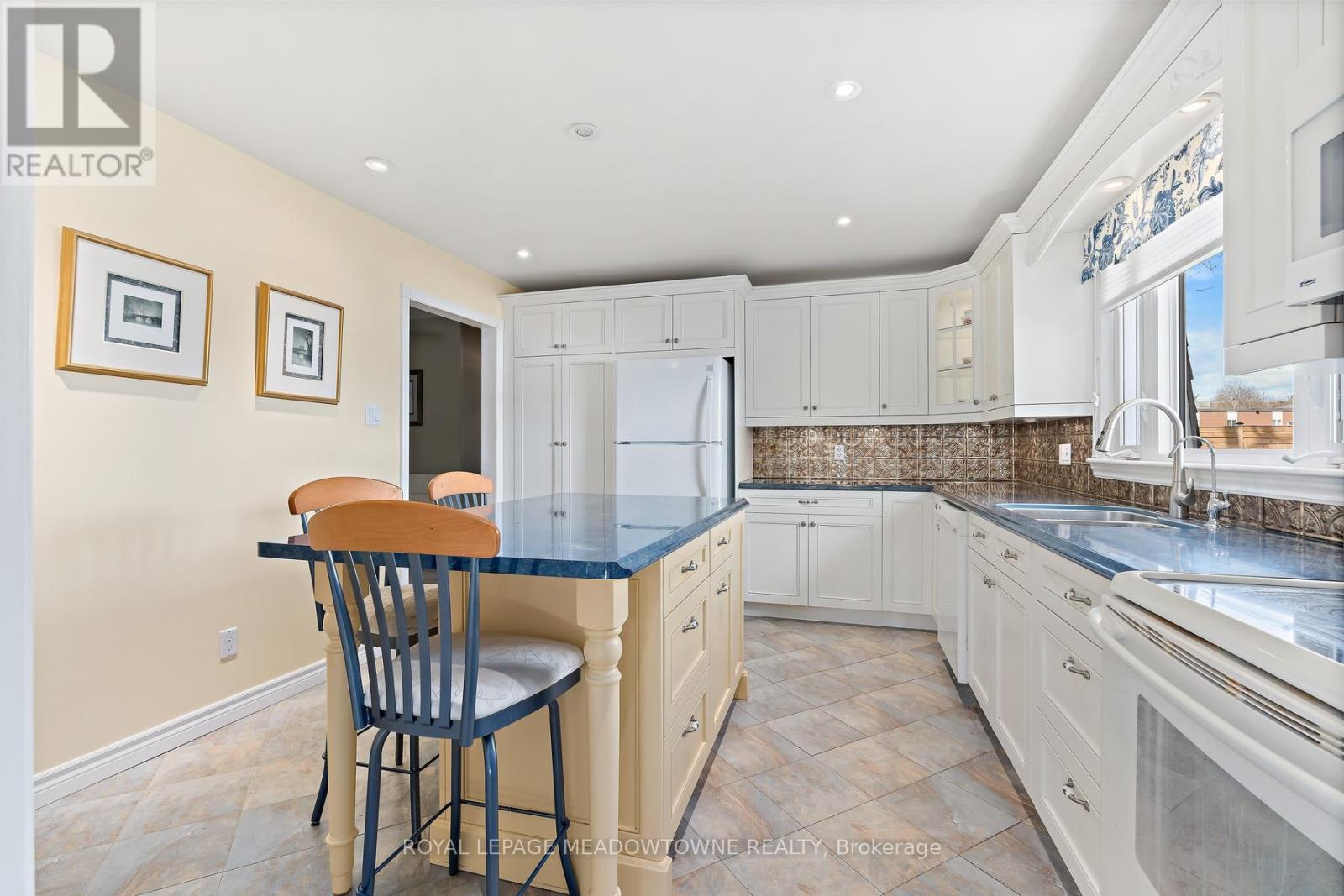 82 Mary Street, Halton Hills (Georgetown), Ontario  L7G 4V6 - Photo 16 - W13029446