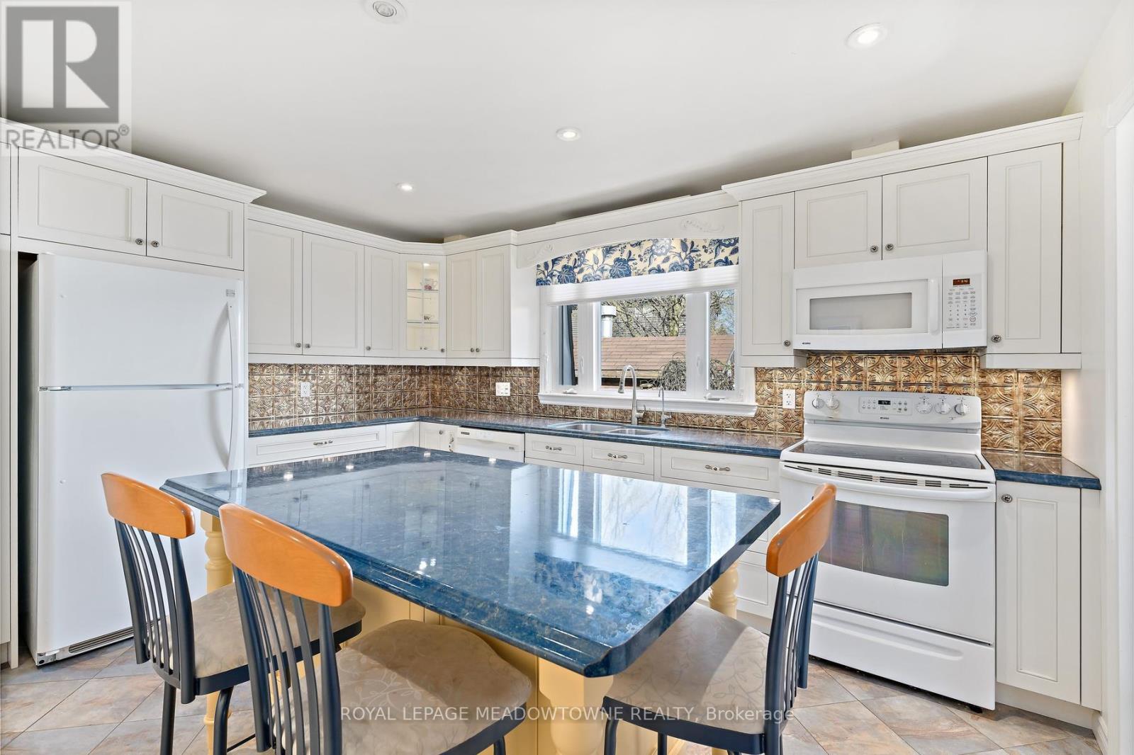 82 Mary Street, Halton Hills (Georgetown), Ontario  L7G 4V6 - Photo 17 - W13029446