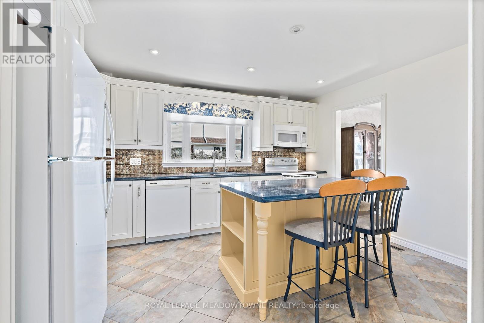 82 Mary Street, Halton Hills (Georgetown), Ontario  L7G 4V6 - Photo 18 - W13029446