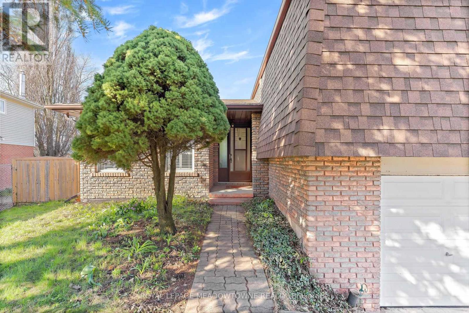 82 Mary Street, Halton Hills (Georgetown), Ontario  L7G 4V6 - Photo 3 - W13029446