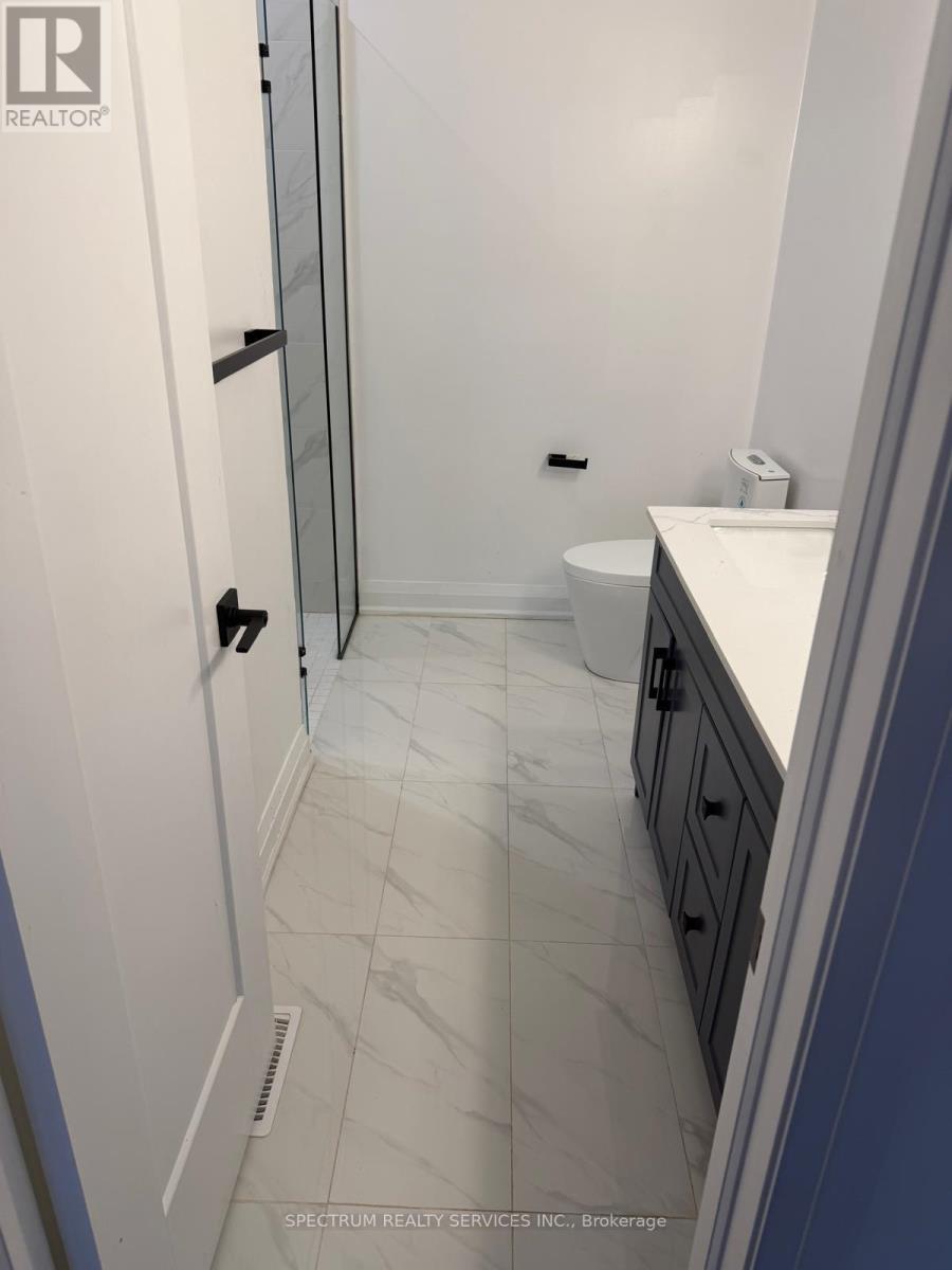 7 Santa Barbara Lane, Halton Hills (Georgetown), Ontario  L7G 0P7 - Photo 5 - W13030010