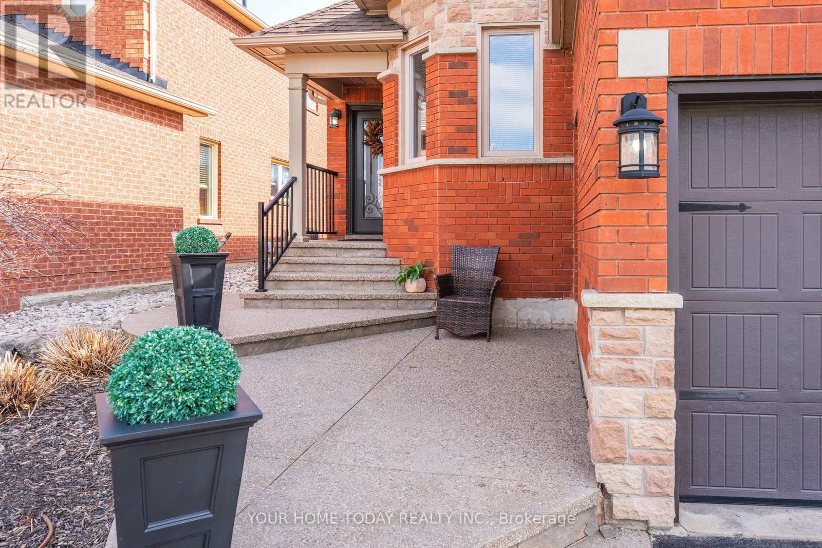 96 Lauchlin Crescent, Halton Hills (Georgetown), Ontario  L7G 5R5 - Photo 4 - W13031220