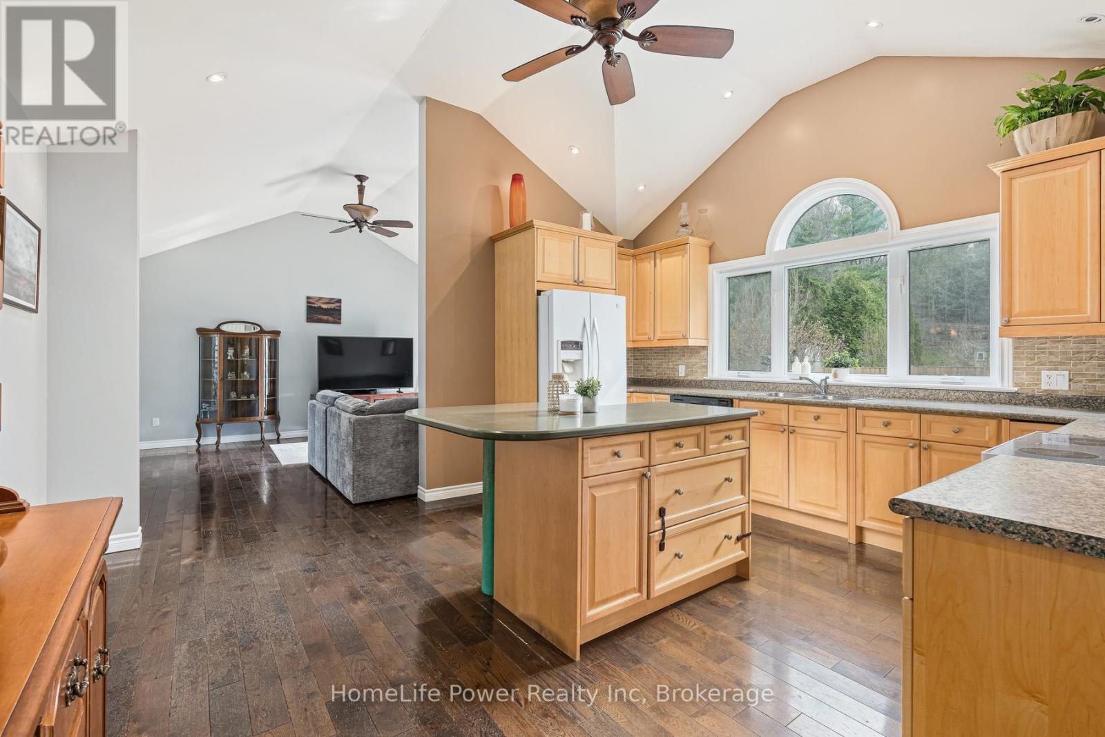 14 Erin Street, Halton Hills (Glen Williams), Ontario  L7G 3M6 - Photo 10 - W13033766