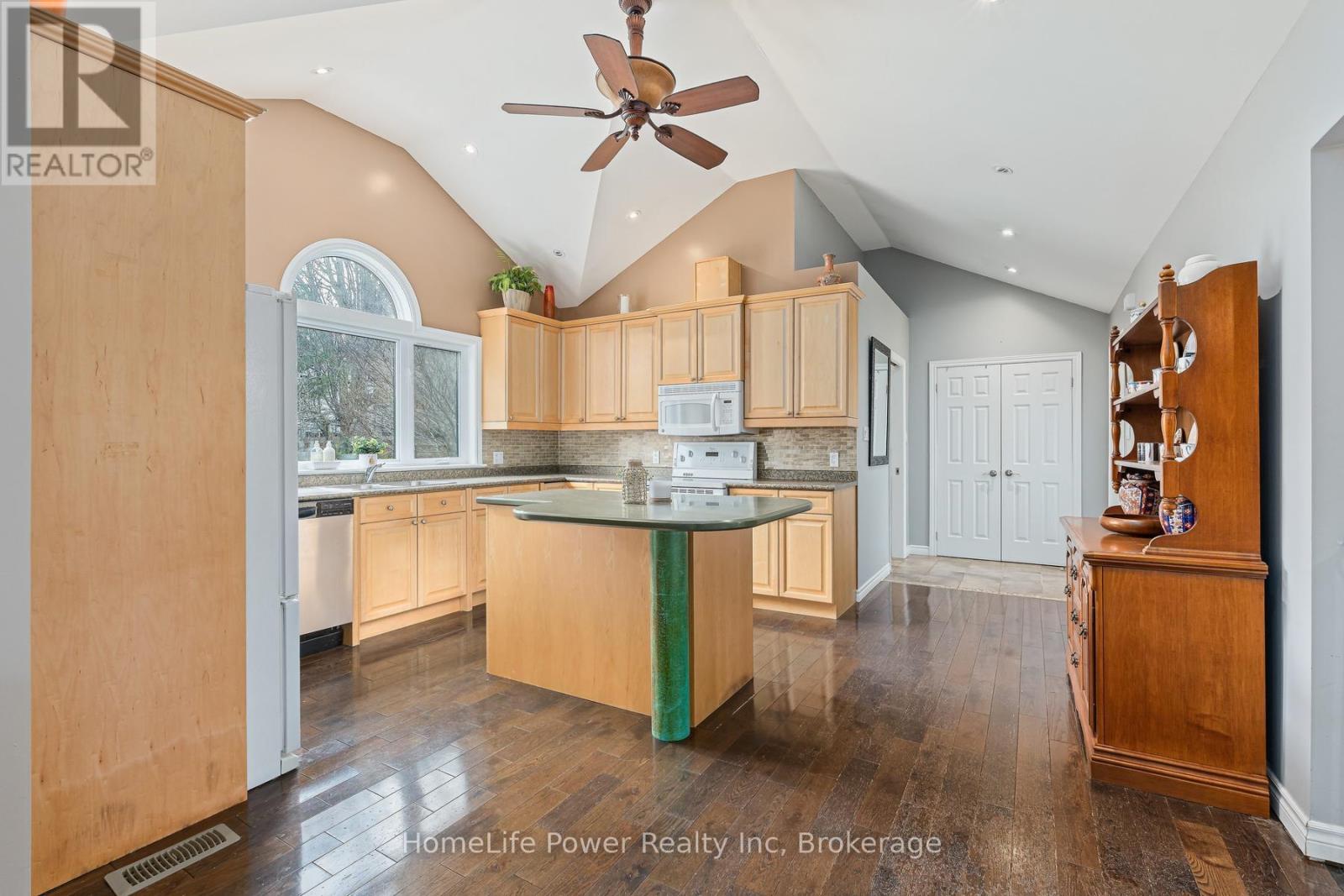 14 Erin Street, Halton Hills (Glen Williams), Ontario  L7G 3M6 - Photo 6 - W13033766