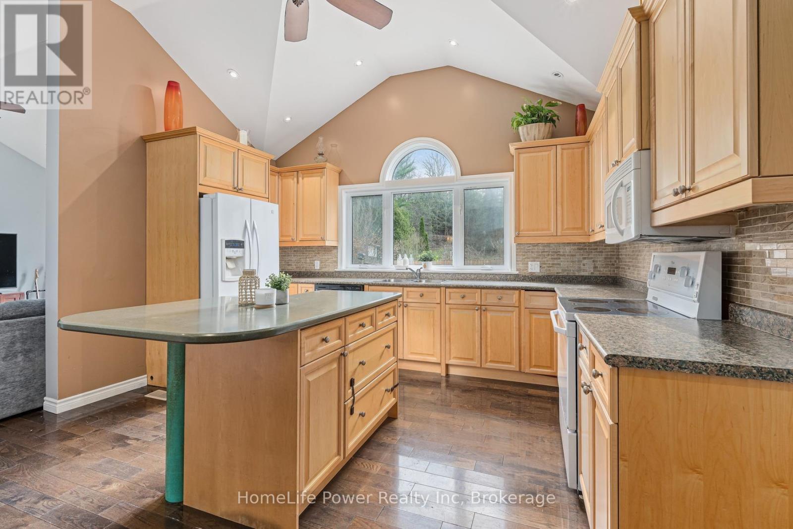 14 Erin Street, Halton Hills (Glen Williams), Ontario  L7G 3M6 - Photo 8 - W13033766