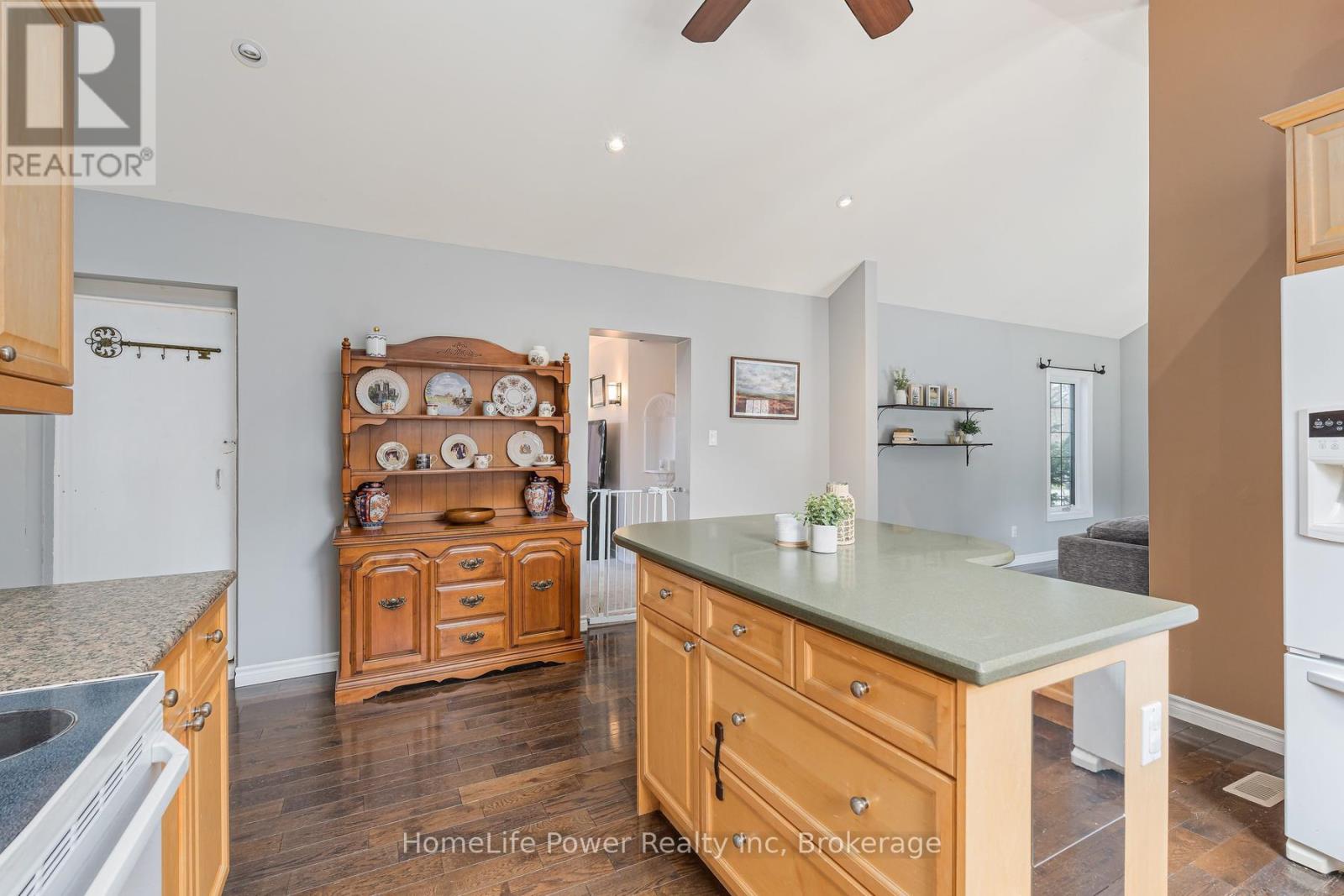 14 Erin Street, Halton Hills (Glen Williams), Ontario  L7G 3M6 - Photo 9 - W13033766