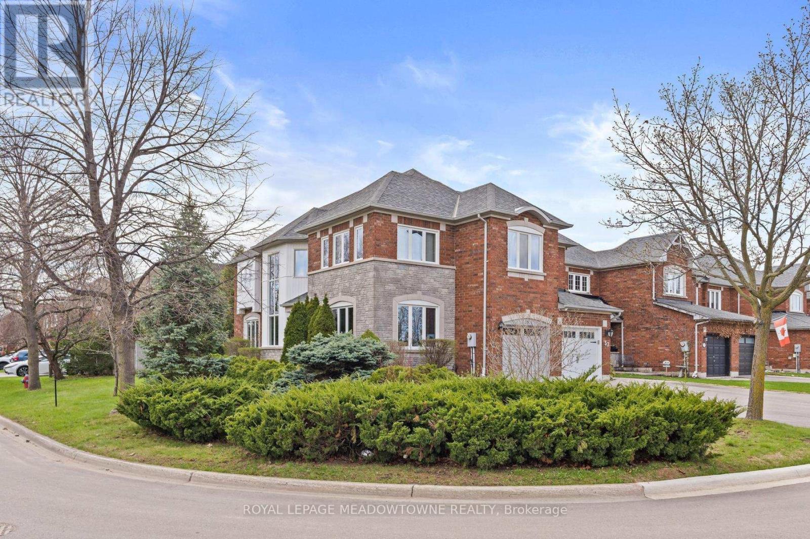 55 James Young Drive, Halton Hills (Georgetown), Ontario  L7G 5S5 - Photo 4 - W13034248