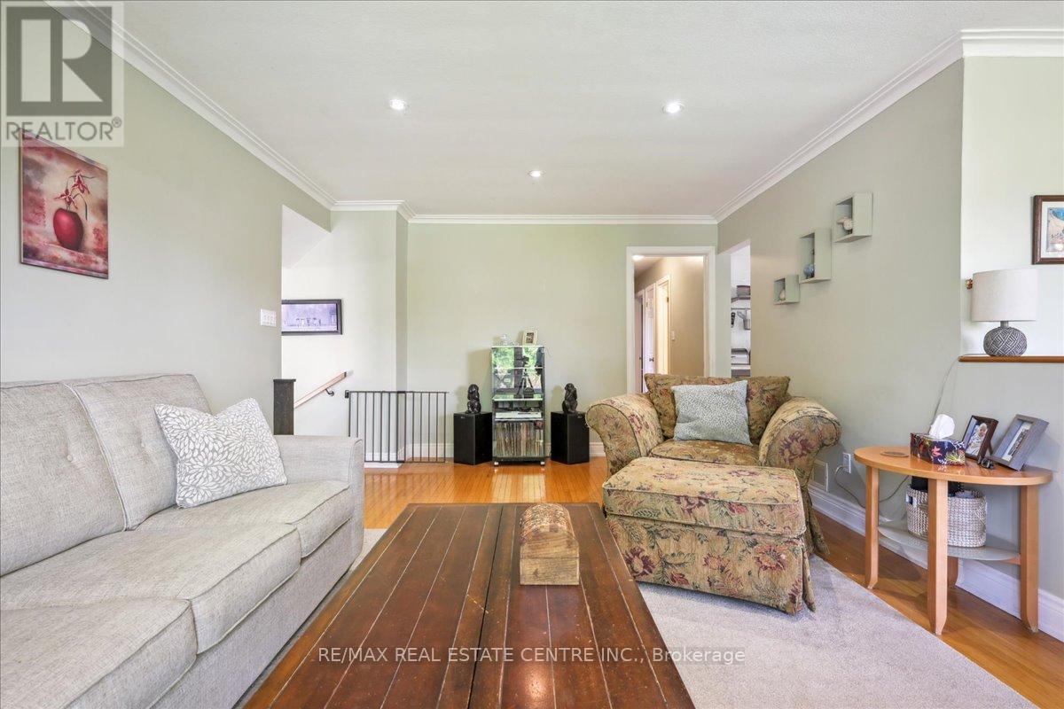 74 Mountainview Road S, Halton Hills (Georgetown), Ontario  L7G 4K5 - Photo 12 - W13035236