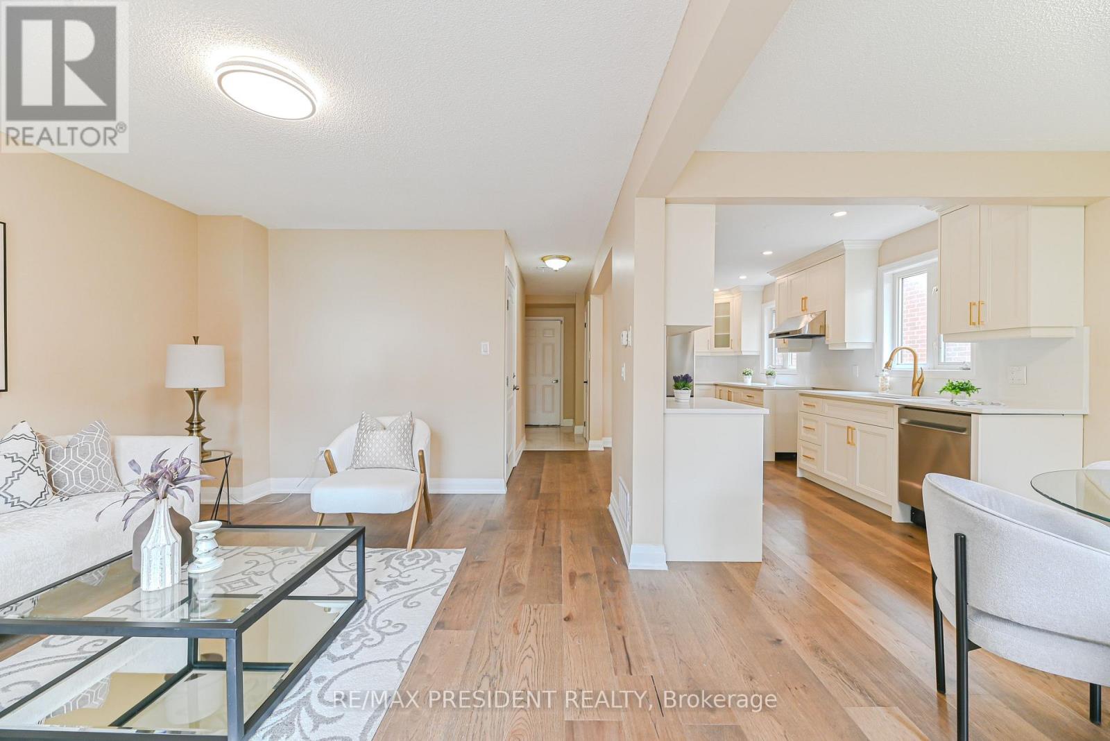 4 Lawnview Court, Brampton (Heart Lake West), Ontario  L7G 1T4 - Photo 16 - W13036568