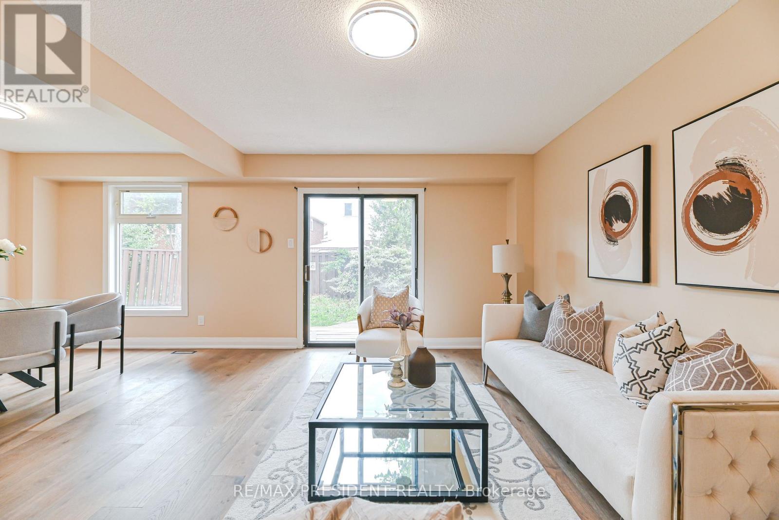 4 Lawnview Court, Brampton (Heart Lake West), Ontario  L7G 1T4 - Photo 19 - W13036568