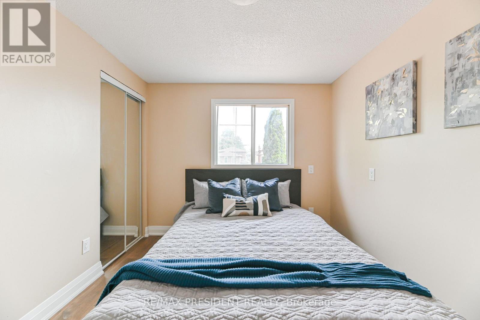 4 Lawnview Court, Brampton (Heart Lake West), Ontario  L7G 1T4 - Photo 24 - W13036568