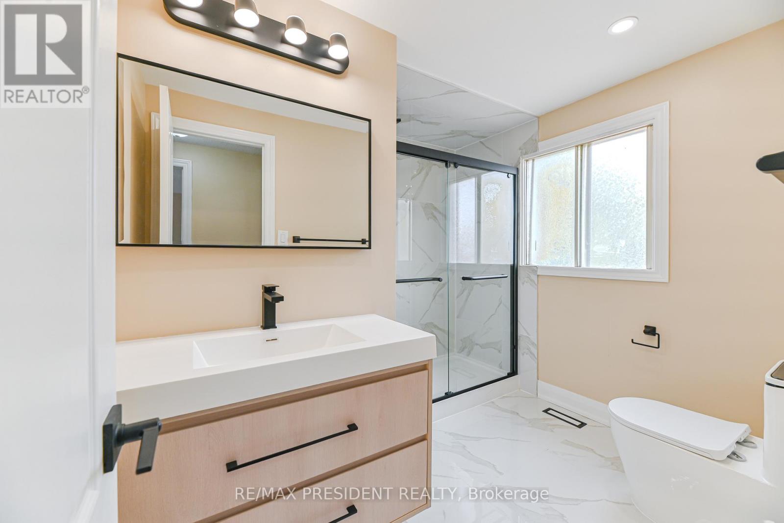 4 Lawnview Court, Brampton (Heart Lake West), Ontario  L7G 1T4 - Photo 26 - W13036568