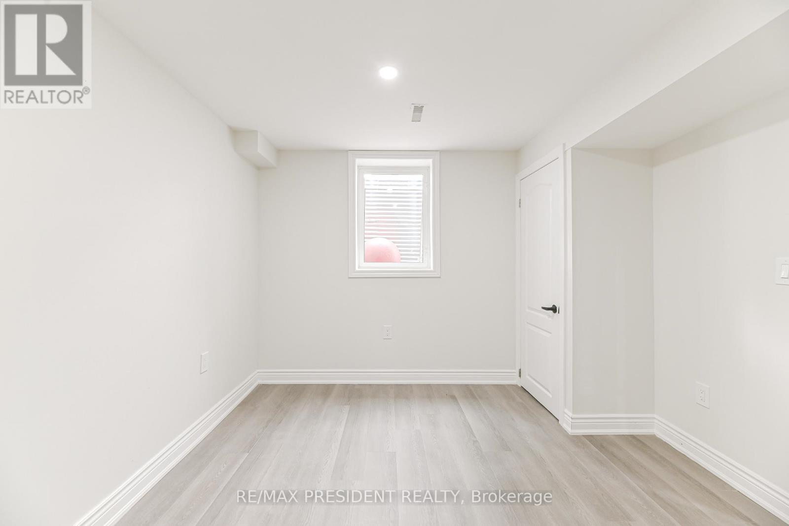 4 Lawnview Court, Brampton (Heart Lake West), Ontario  L7G 1T4 - Photo 42 - W13036568