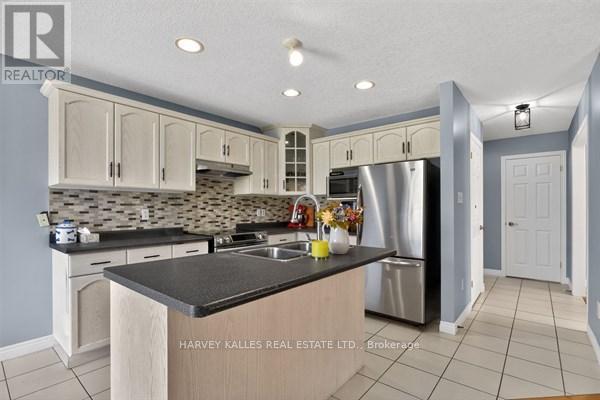 71 Beardmore Crescent, Halton Hills (Ac Acton), Ontario  L7J 2Z1 - Photo 16 - W13040326